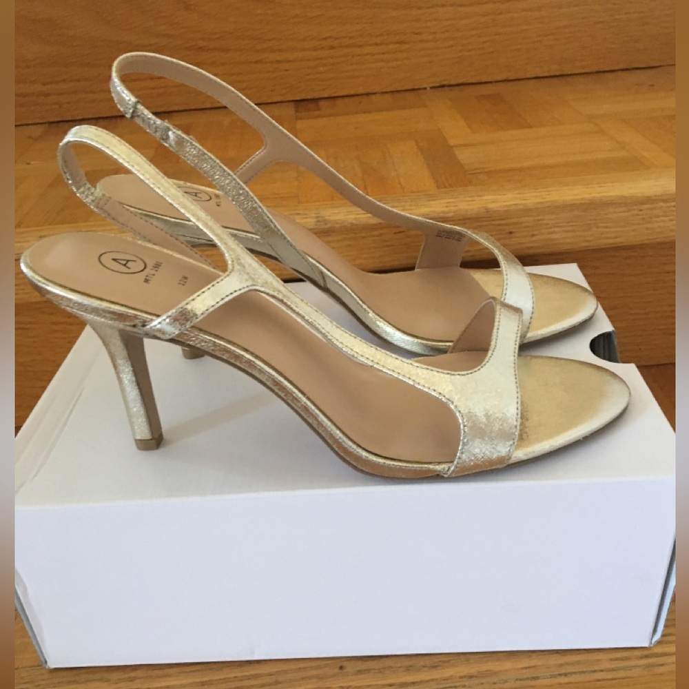 Sz 12 wide gold sandals